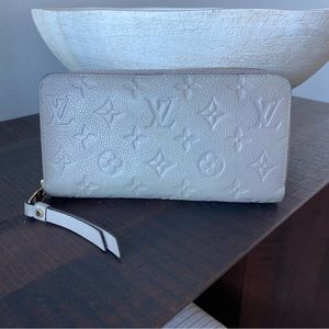 Louis Vuitton Zippy Wallet